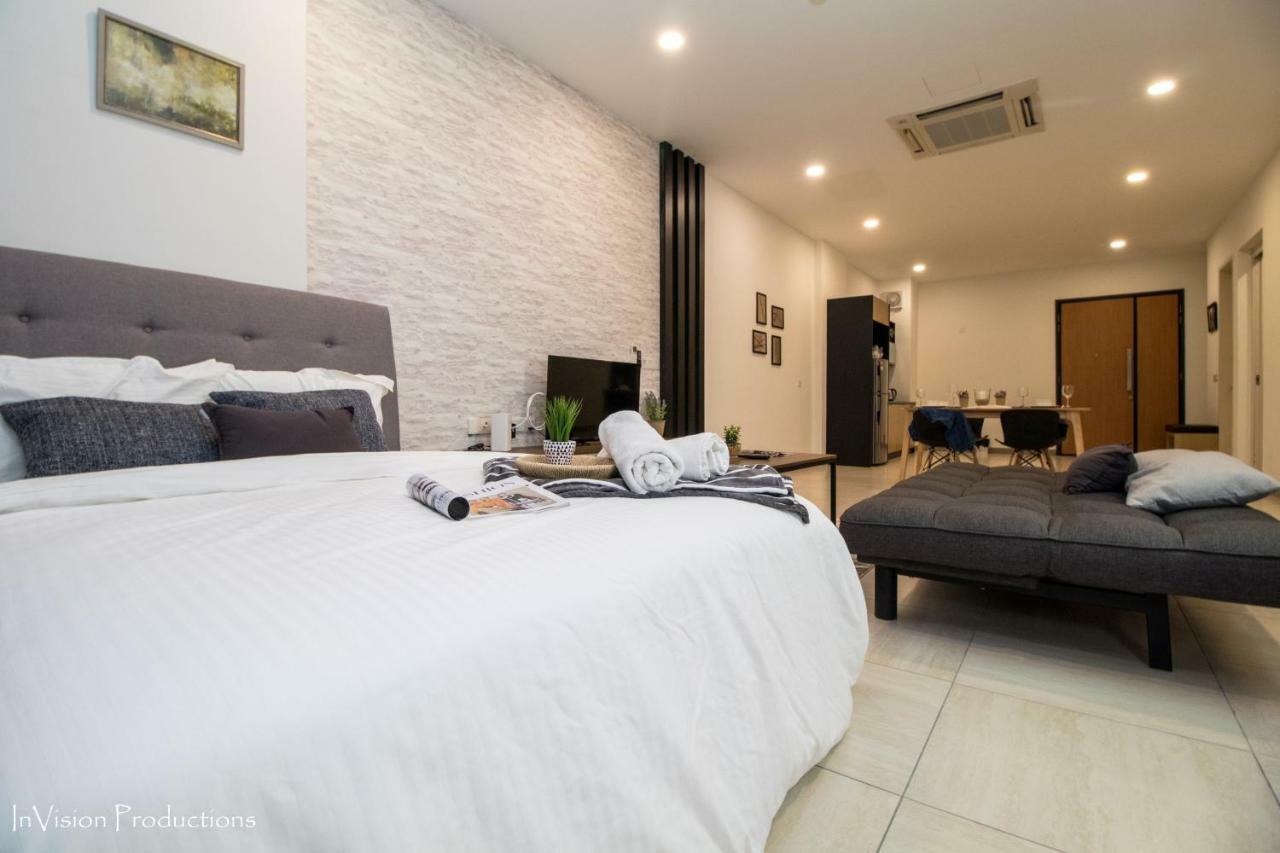 Octagon Ipoh By Plush Apartment Room photo