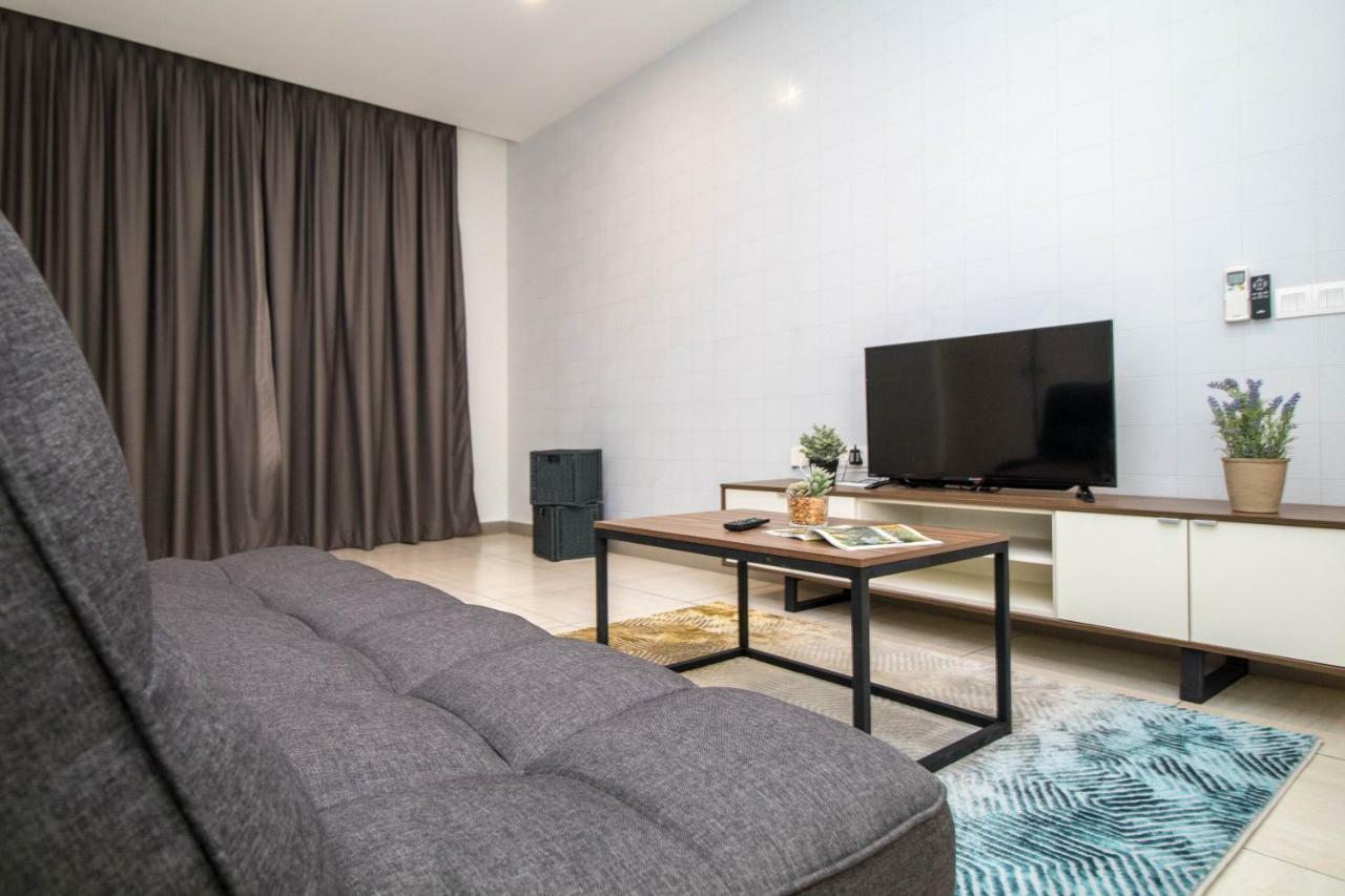 Octagon Ipoh By Plush Apartment Room photo