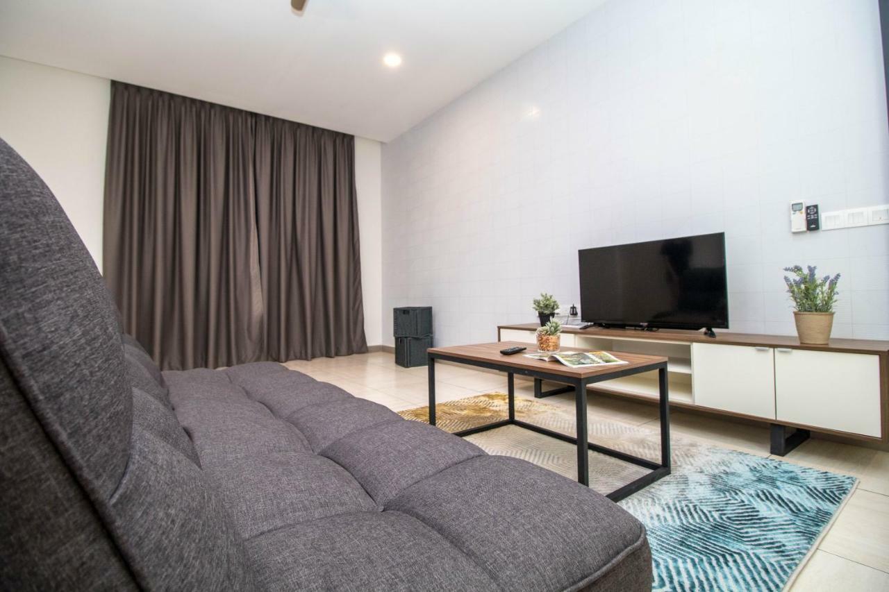 Octagon Ipoh By Plush Apartment Room photo